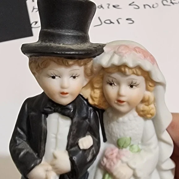 Vintage porcelain 1991 bride and groom wedding topper - Picture 4 of 9